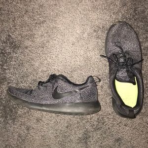 Nike Roshe Run Sneakers